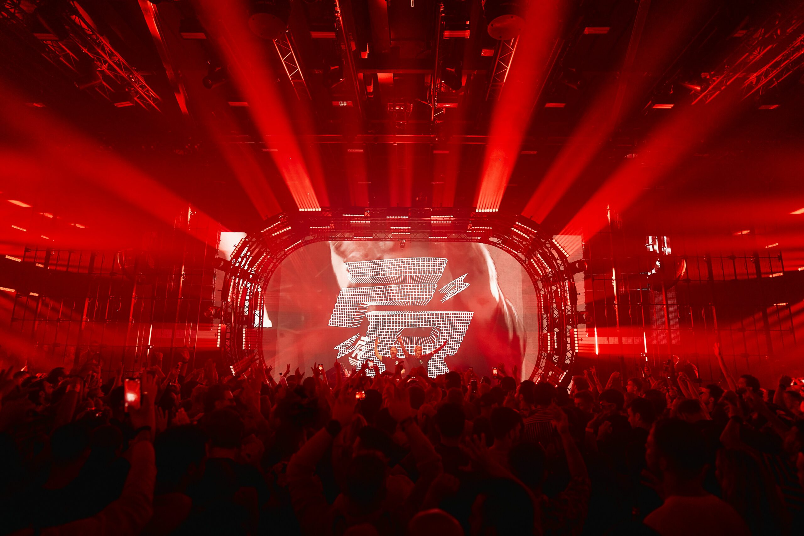 David Guetta & MORTEN Memulai Hï Ibiza Future Rave Residency Dengan Pertunjukan Pembukaan yang Terjual Habis
